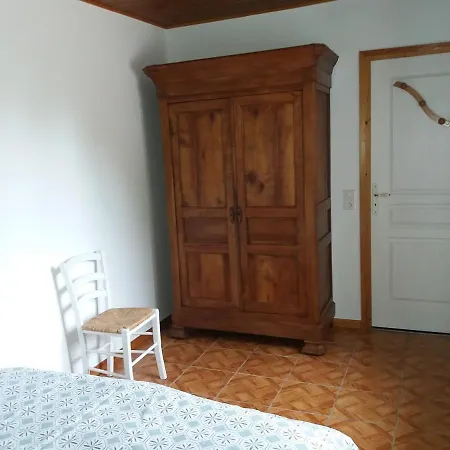 Дом отдыха Sejour Authentique En Dordogne Avec Piscine Saint-Georges-de-Monclard