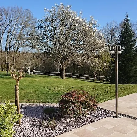Дом отдыха Sejour Authentique En Dordogne Avec Piscine Saint-Georges-de-Monclard