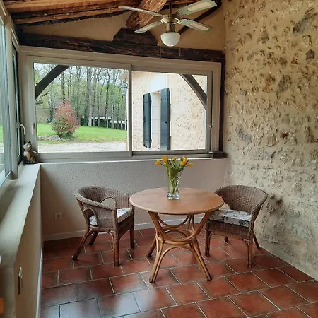 Дом отдыха Sejour Authentique En Dordogne Avec Piscine Saint-Georges-de-Monclard